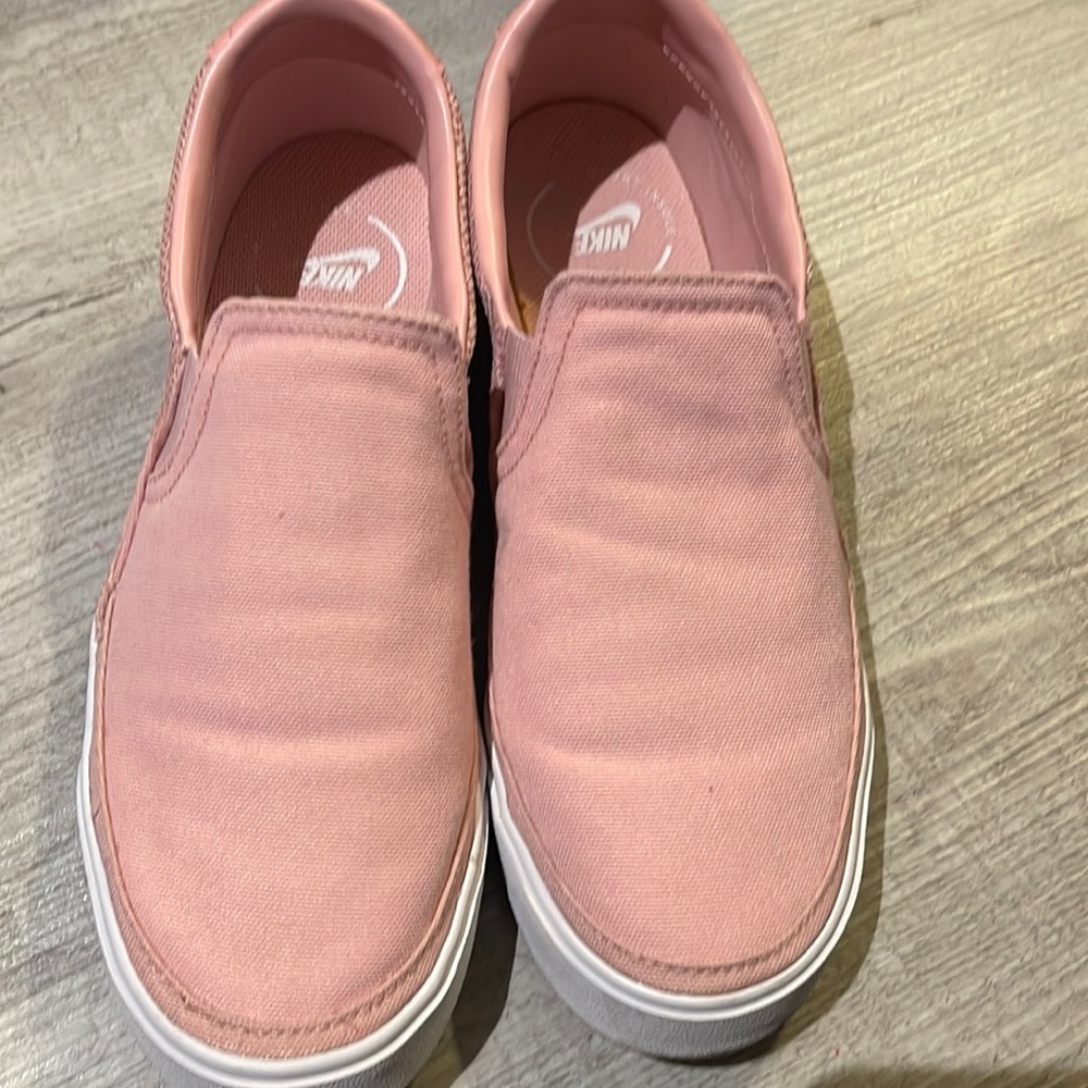 Nike court legacy slip on
